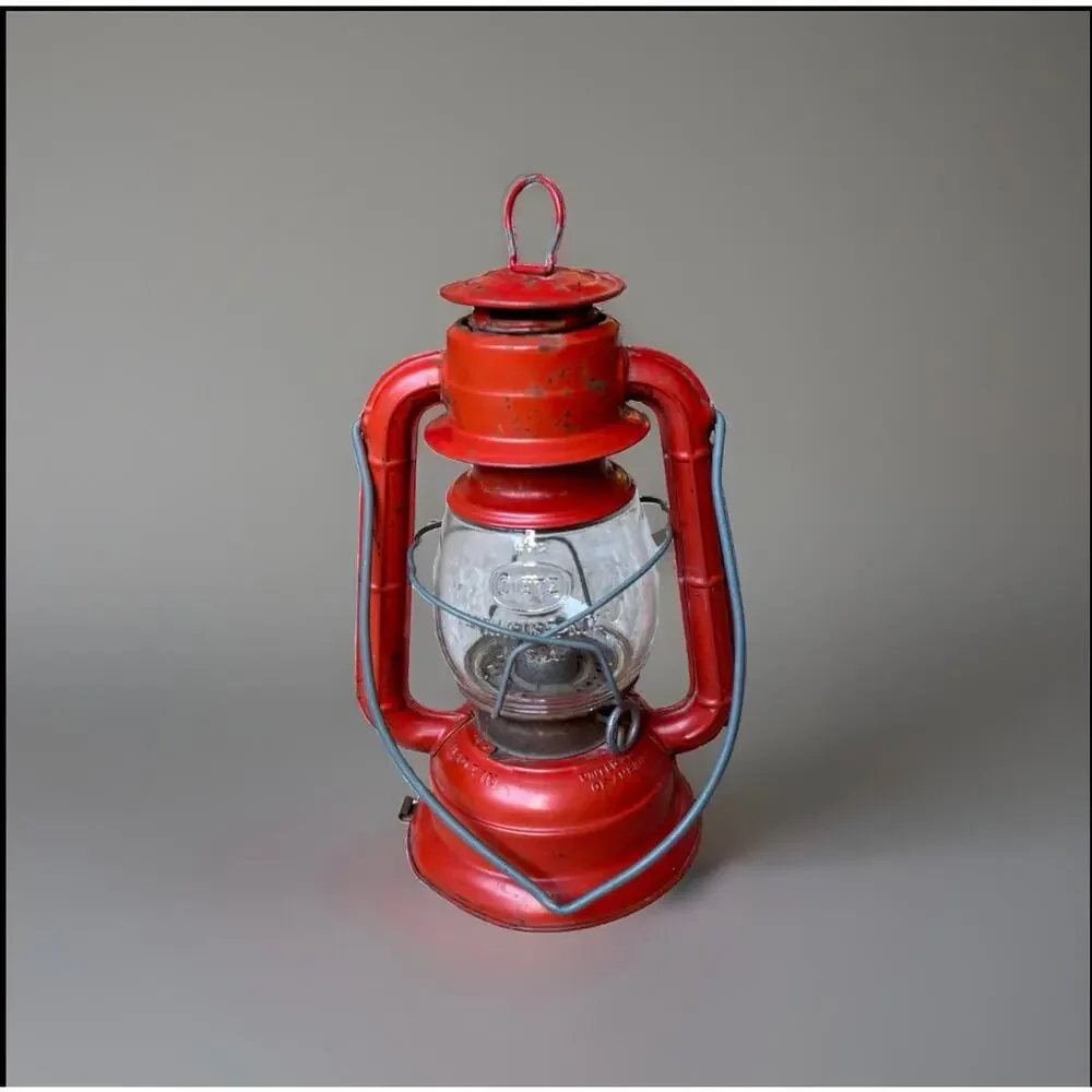 Vintage Dietz Comet Red Kerosene Lantern Made in USA Original Globe 9” Tall